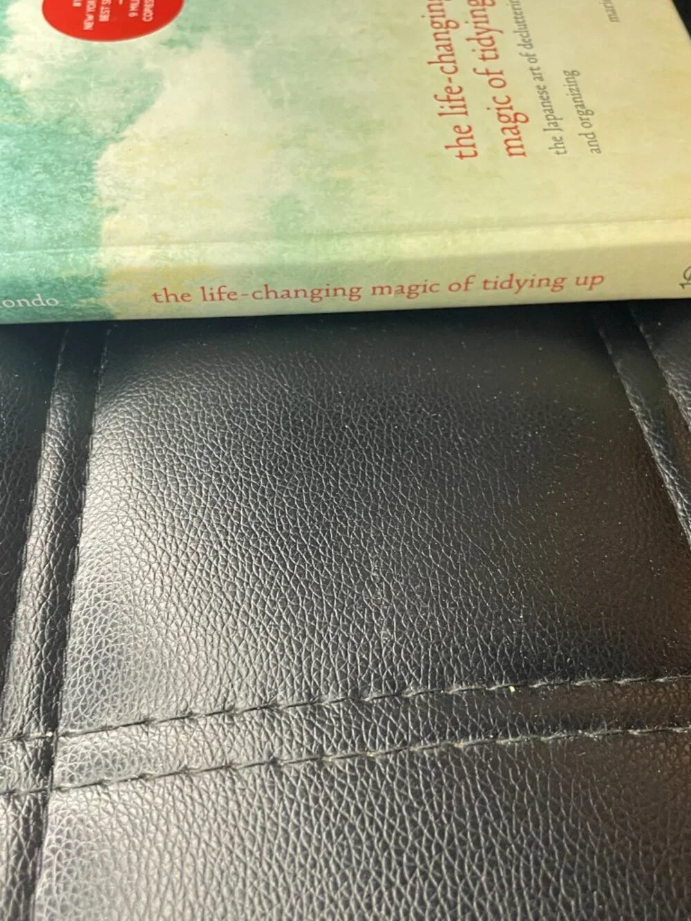 The Life-Changing Magic of Tidying Up: The Japanese Art of Decluttering Book